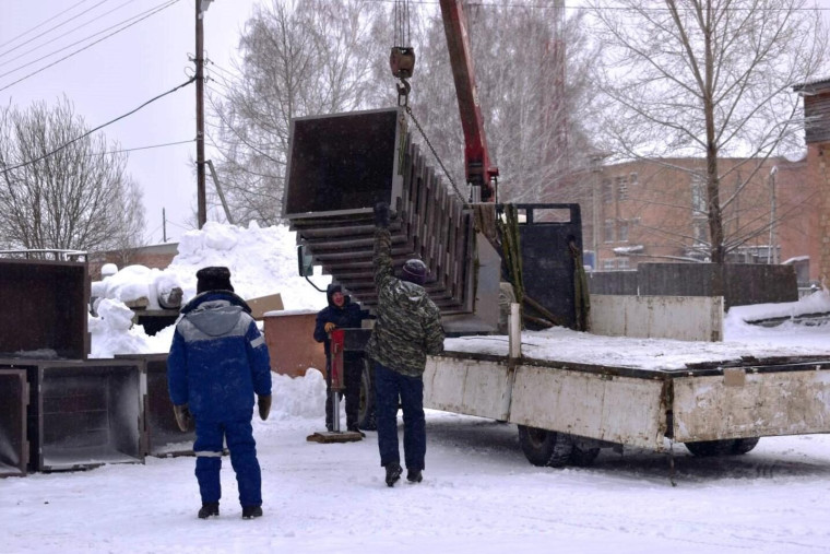 Первая партия контейнеров для сбора ТКО, в количестве 60 штук поступила в Бирилюсский район.. Первая партия контейнеров для сбора ТКО, в количестве 60 штук поступила в Бирилюсский район..